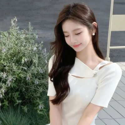 战火中的花蕾