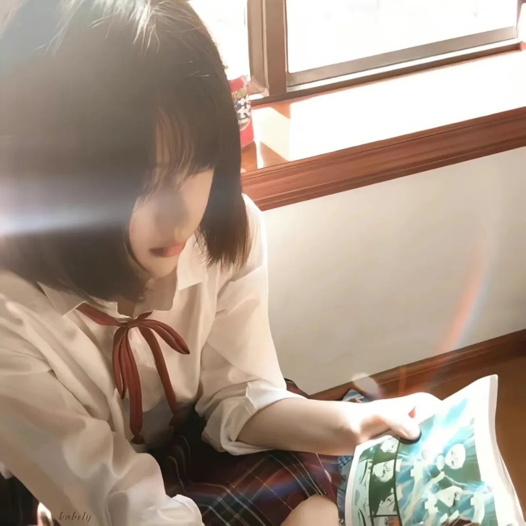 双眼凝视
